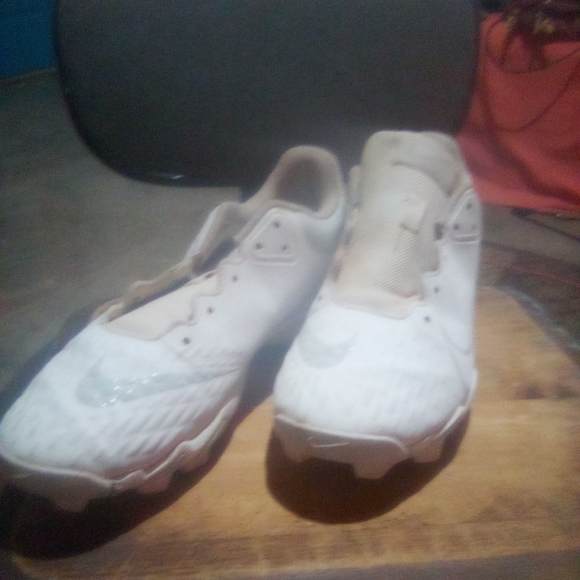 Nike HyperDiamond Women's Softball Cleats, Size:8 1/2, Color:White - Picture 3 of 5